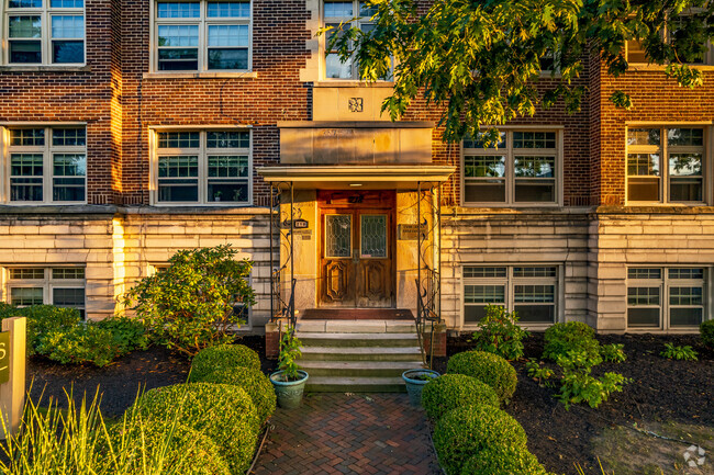 Entrance - Twin Oaks Crossing