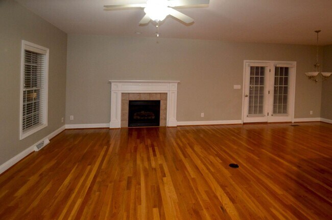 Building Photo - 332 Wyndhurst