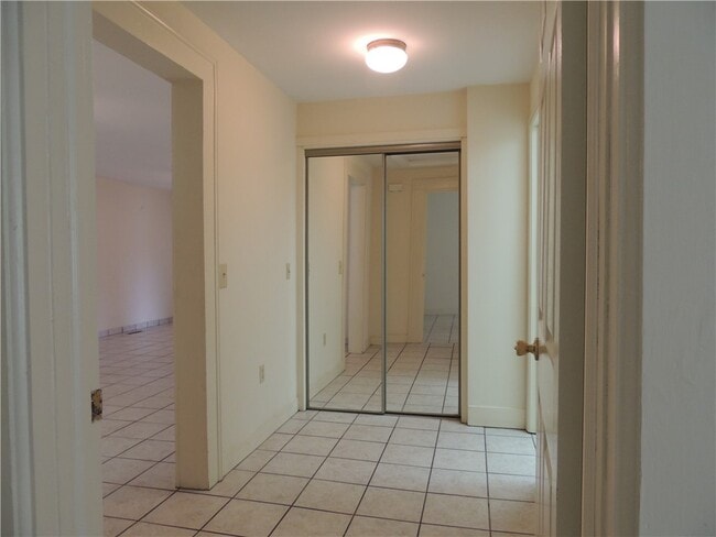 Building Photo - 803 Kings Rd