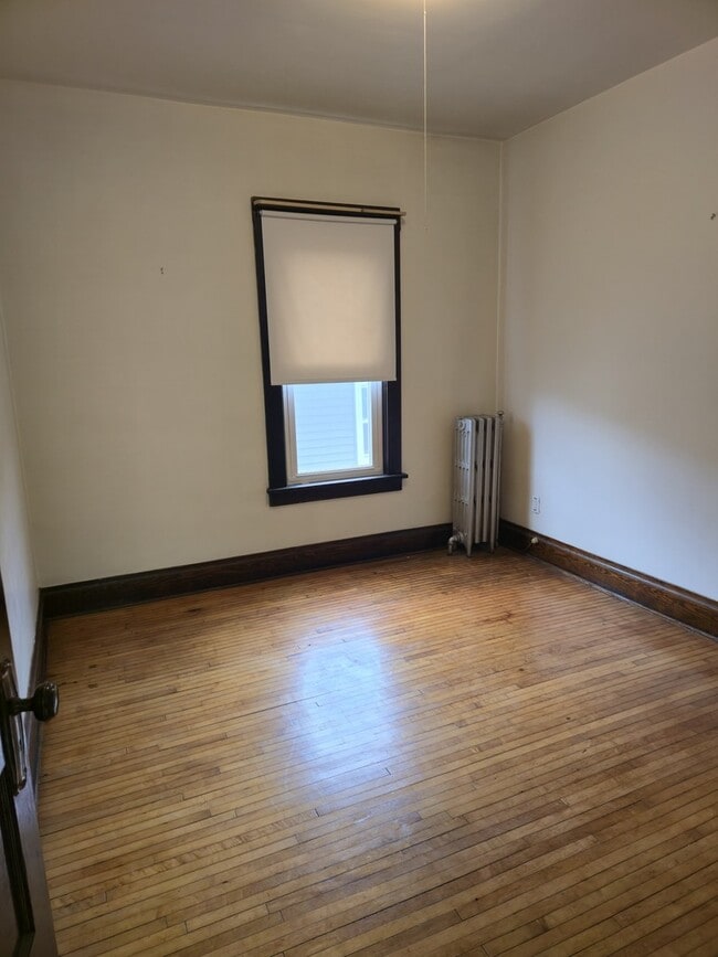 Building Photo - 121 Davis Ave