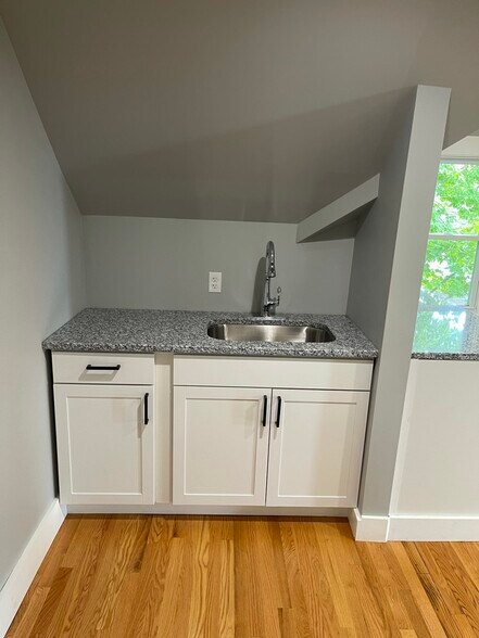 Building Photo - 188 S Orchard St