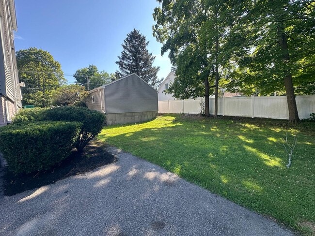 Building Photo - Updated Norwood 1st Floor Unit | Bright, S...