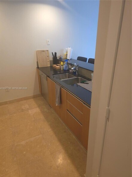 Building Photo - 1060 Brickell Ave