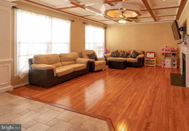 Building Photo - Luxury living in Lorton Valley