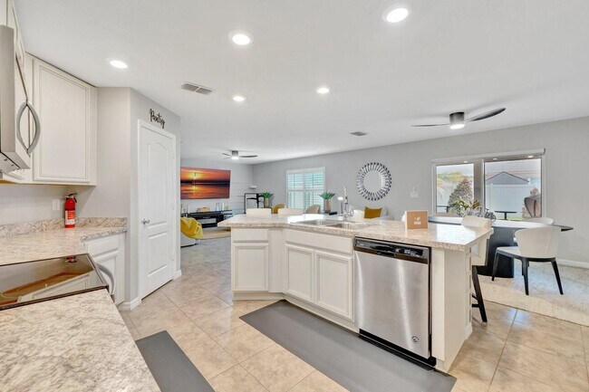 Building Photo - 5700 NW Pine Trail Cir