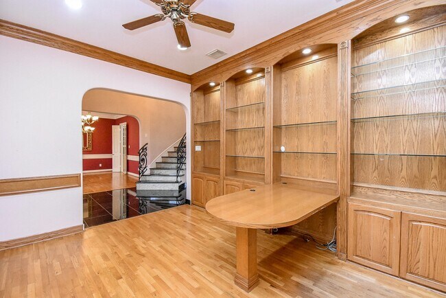 Building Photo - 3015 Bonnebridge Way Blvd