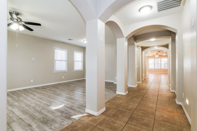 Building Photo - 4132 W Lydia Ln