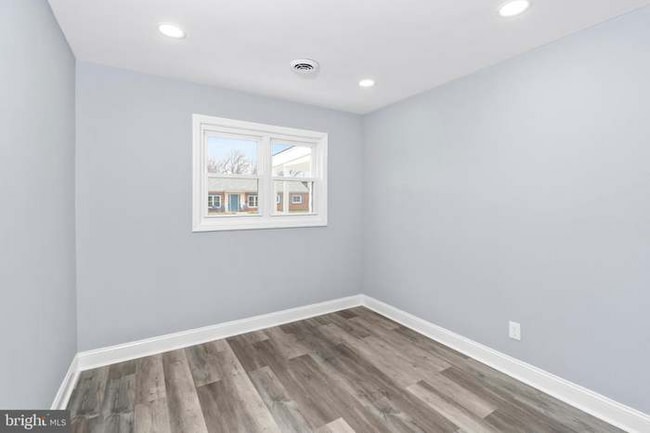 Building Photo - 372 Sheridan Dr