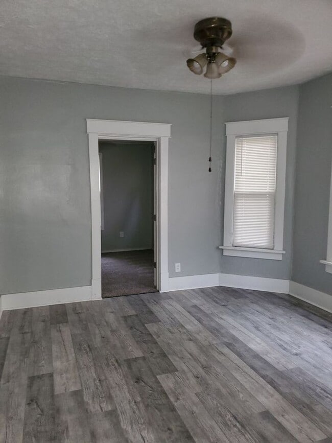 Building Photo - 1615 Rowland Ave NE