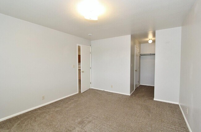 Building Photo - 551 N Moffatt Ave
