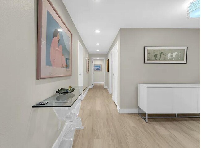 Building Photo - 910 Island Dr