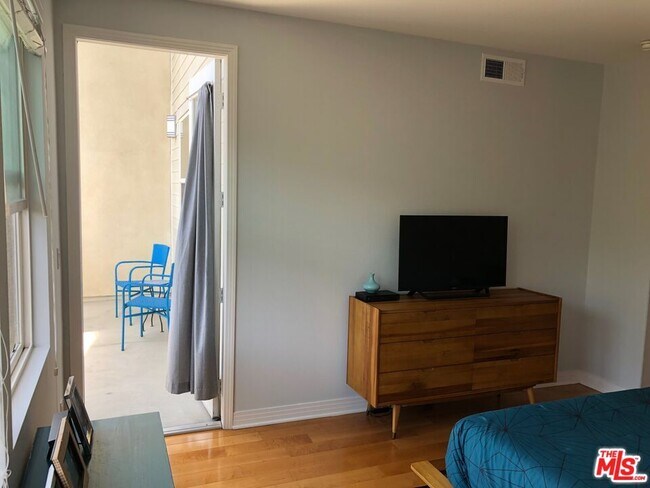 Building Photo - 7100 Playa Vista Dr