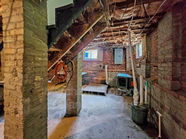 Building Photo - 121 Rockwood Dr