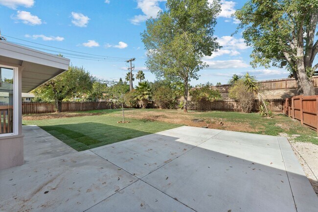 Building Photo - RV/trailer parking