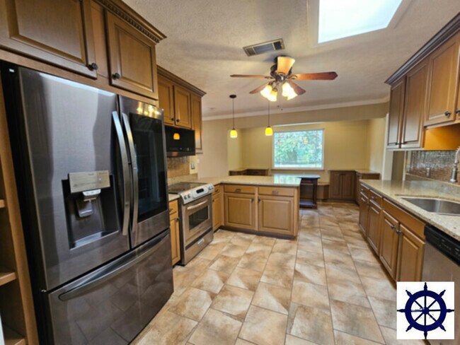 Building Photo - 2417 Pretty Bayou Island Dr