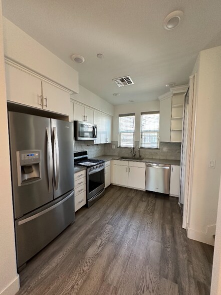 Building Photo - 1499 Cherry Cir