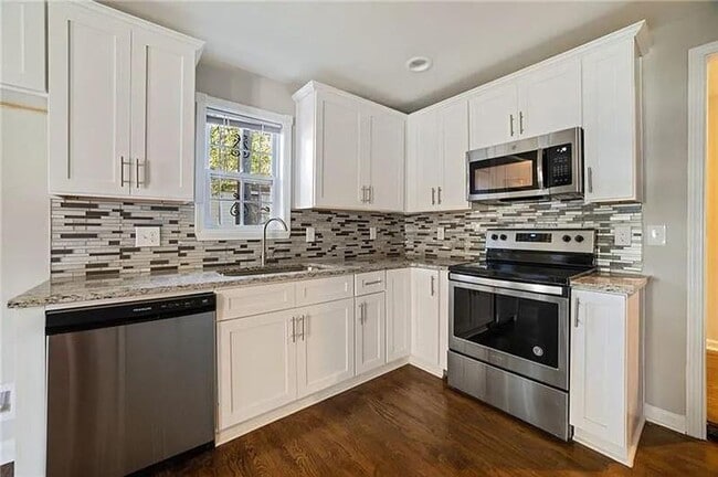 Building Photo - Stylish 4-Bed Home Near Downtown Atlanta –...