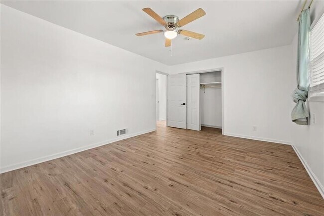 Building Photo - 5300 Binford Pl SW