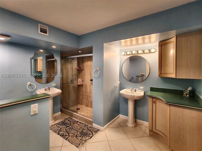 Building Photo - 2751 S Ocean Dr