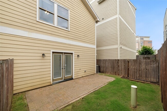 Building Photo - 2323 Sperber Ln