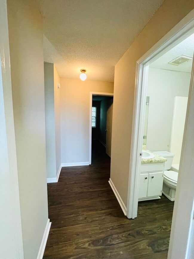 Building Photo - 00401