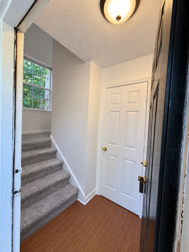 Building Photo - 4737 Victoria Dr