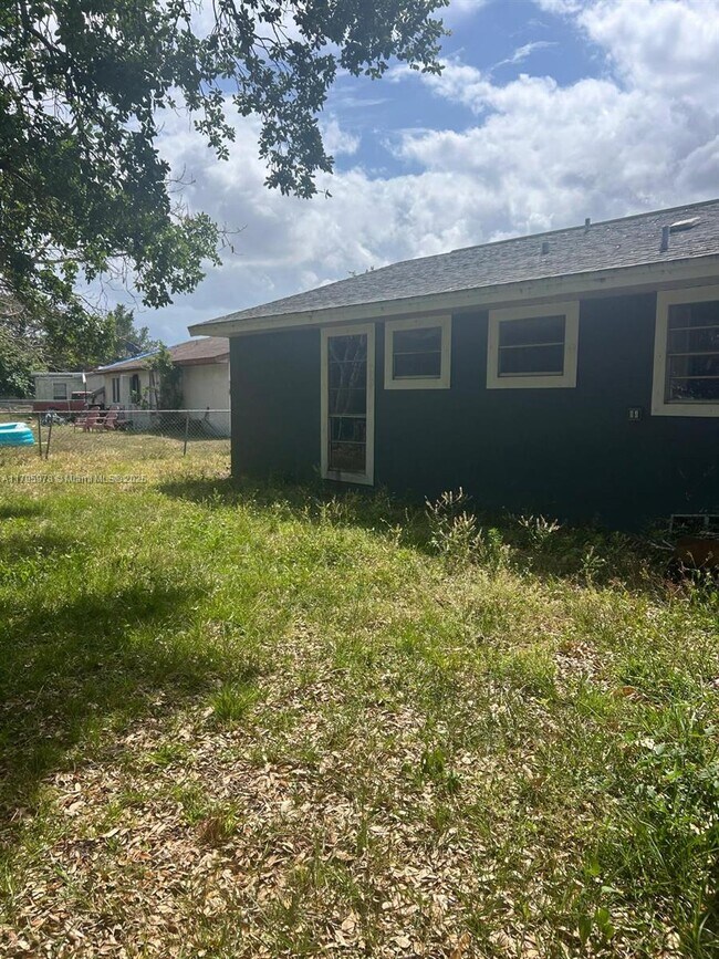 Building Photo - 1399 Cindy Cir NE