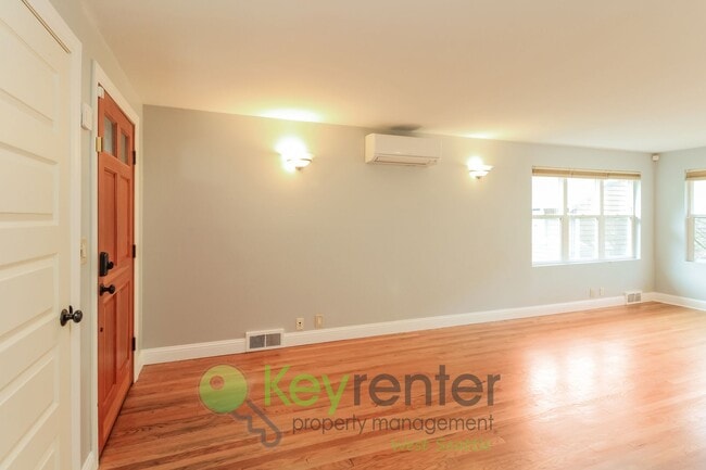 Building Photo - Stylish 4 Bedroom Steps from Shops, Cafes, and Parks **Rent Special**