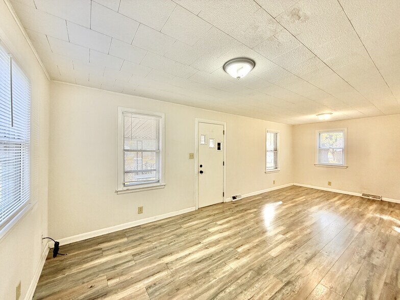 Building Photo - 2041 Gorton St