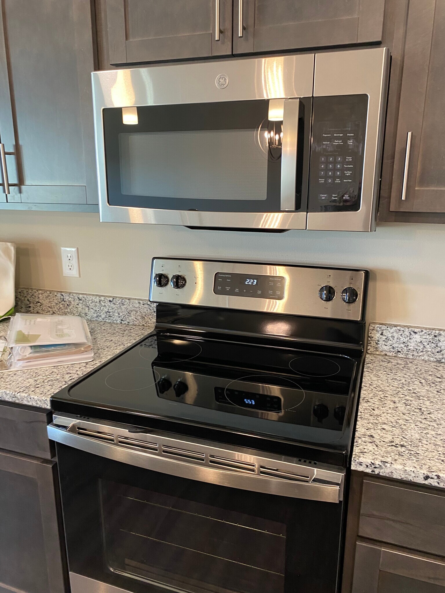 New GE electric range - 4856 Lacy Rd