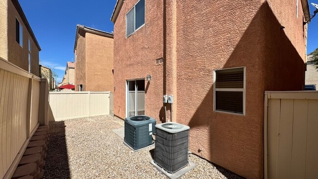 Building Photo - Welcome Home 2 master bedrooms