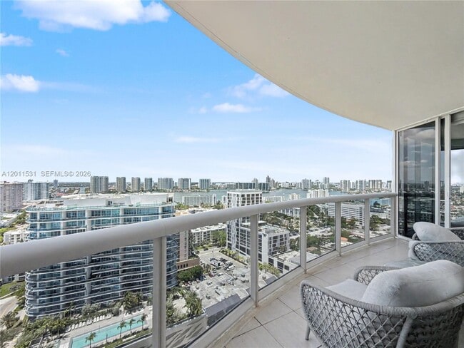 Building Photo - 17555 Collins Ave