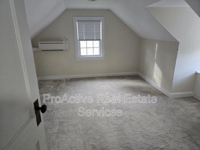 Building Photo - 519 Maycox Ave