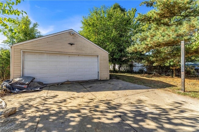 Building Photo - 21550 Miller Ave