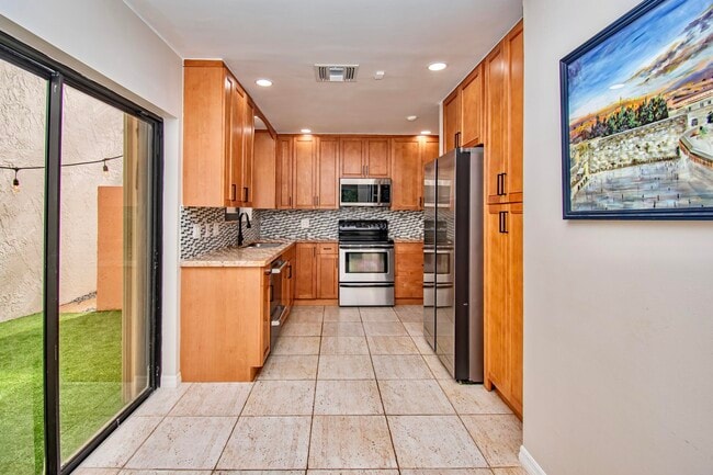 Building Photo - 6805 Allegre Ct