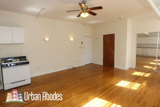 Building Photo - 816 W Waveland Ave
