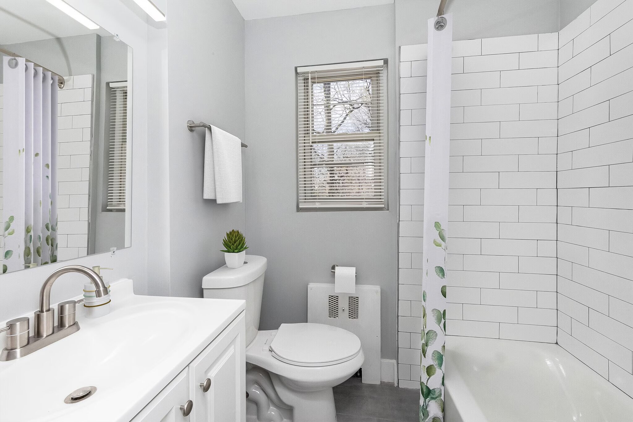 Building Photo - 433 Myrtle Ave