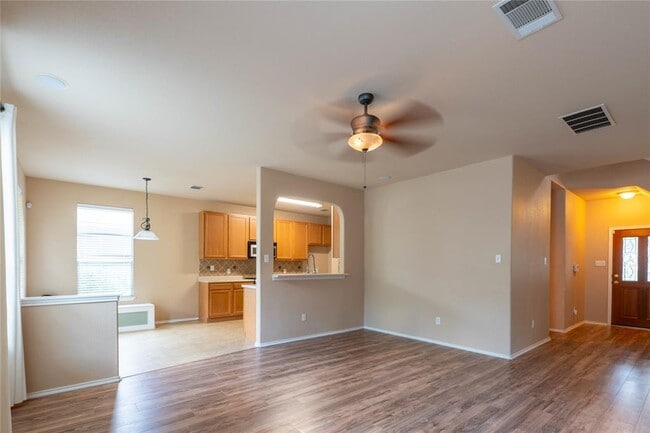Building Photo - 2818 Shadowpoint Cove