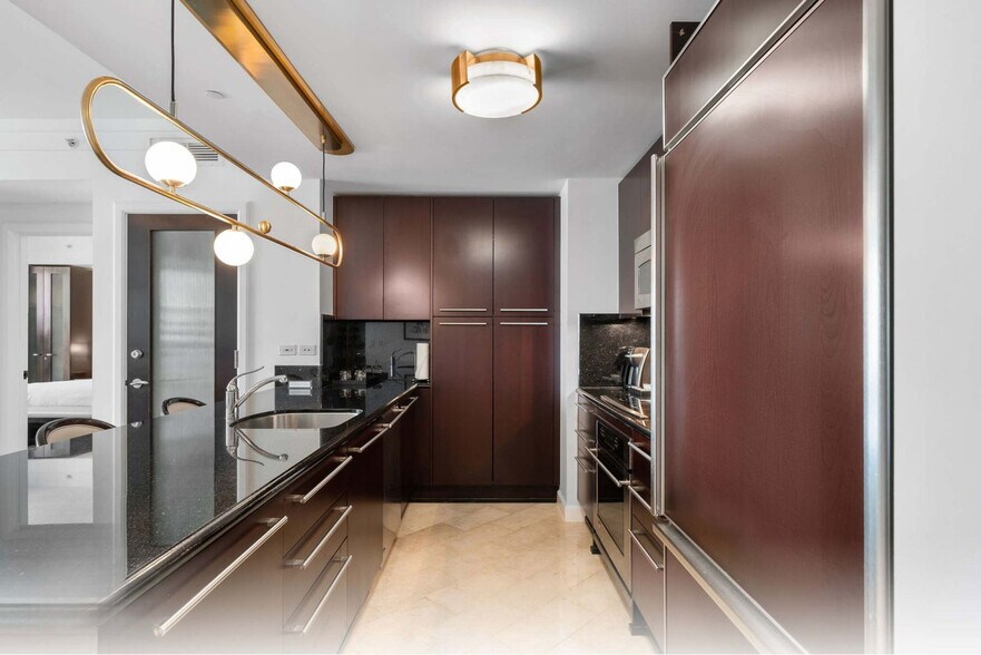 Building Photo - 4391 Collins Ave