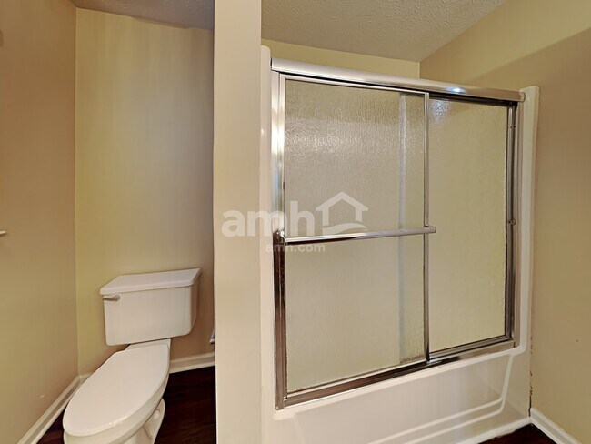 Building Photo - 214 St Lukes Ln