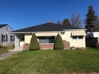 Building Photo - SINGLE LEVEL, 3 BEDROOM HOME WITH DETACHED...