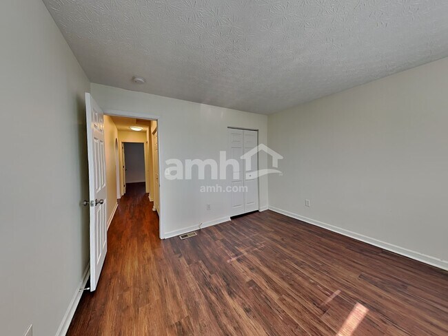 Building Photo - 7037 Crescent Boat Ln