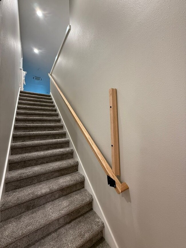 Building Photo - Elegant and Luxurious Cottage Grove Home