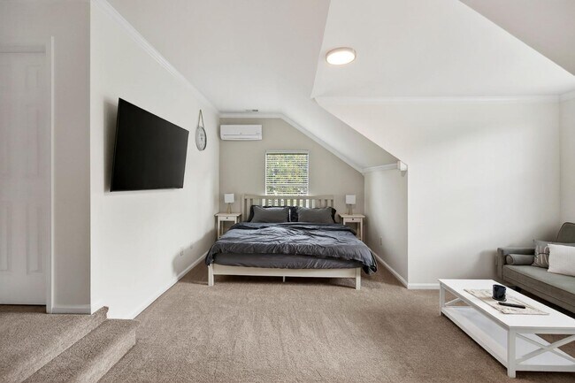 Building Photo - 5409 Dwight Dr