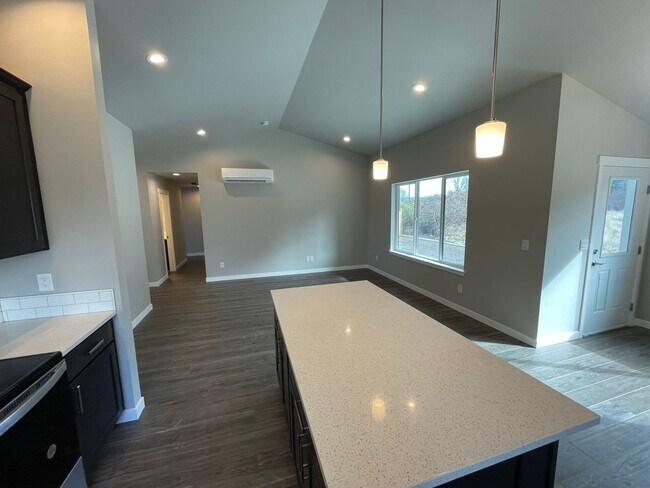 Building Photo - 2707 Oakes Ave