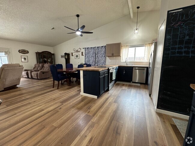 Building Photo - 3685 Deep Haven Dr