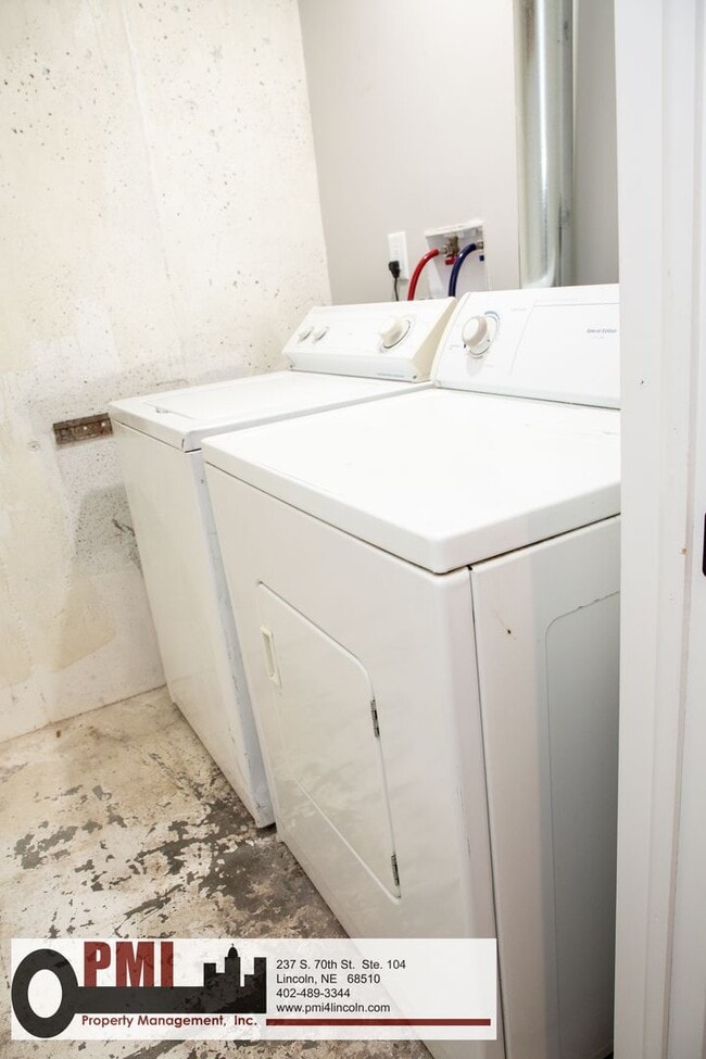 Building Photo - 820 S 38th St