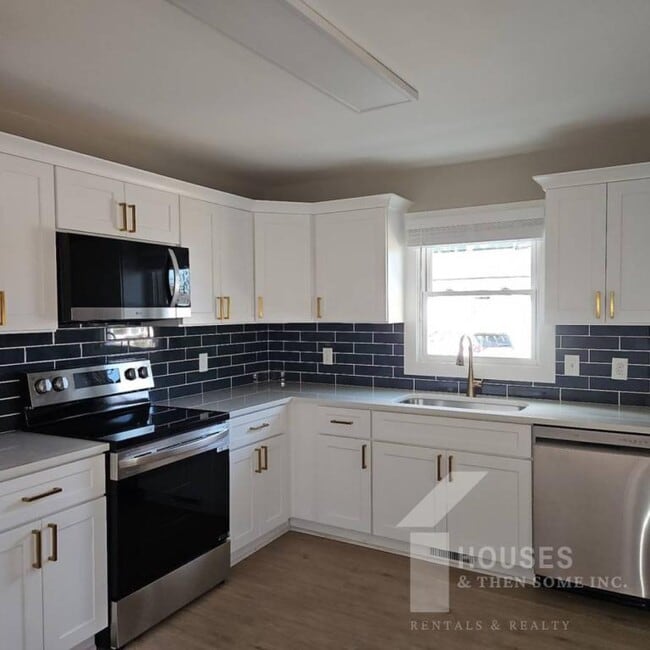 Building Photo - 511 Hampton Ave