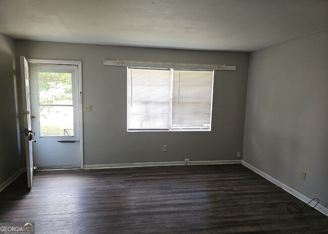 Building Photo - 6494 Lower Dixie Lake Rd