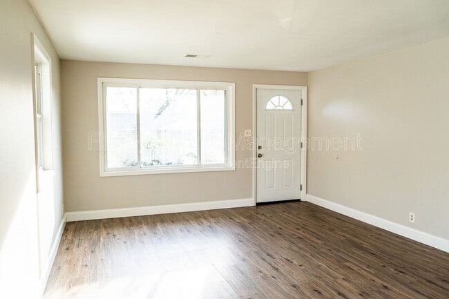 Building Photo - 3311 Canary Ave